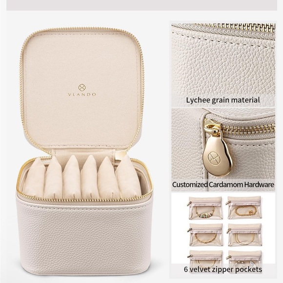 Cream Jewelry Travel Case
0429 - Picture 12 of 15